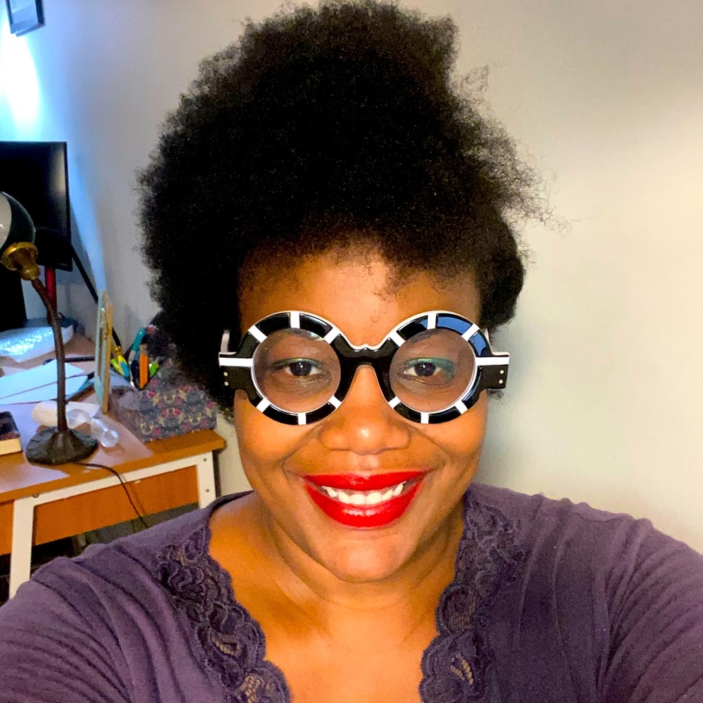 Meet your Posher, Ebony